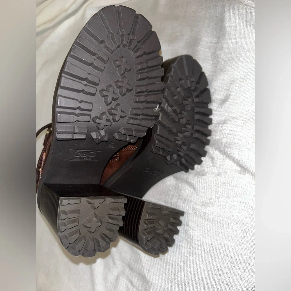 NWOT WOMANS GUESS BOOTIES - Picture 4 of 11